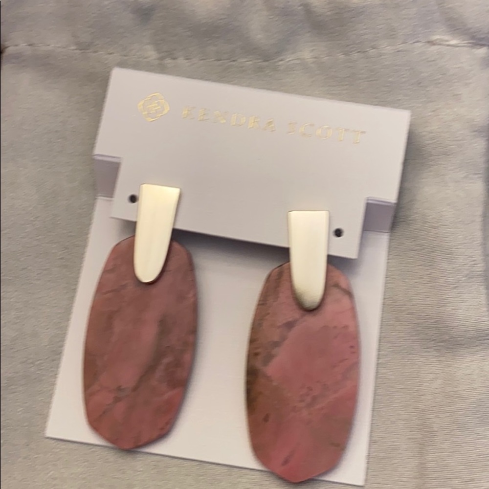 Kendra Scott Aragon gold drop earrings
